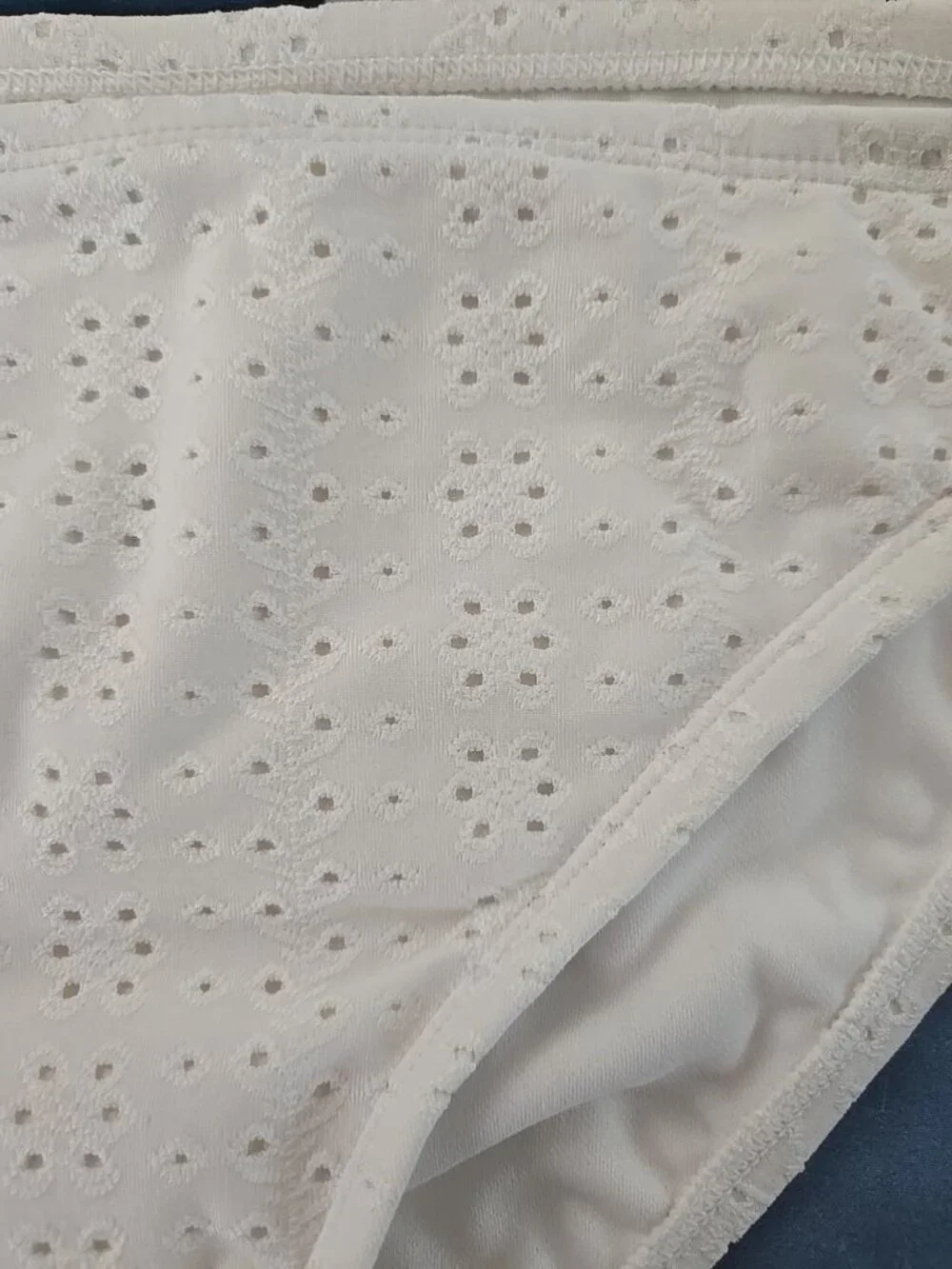 Women's Low Rise Cheeky Eyelet Bikini Bottoms Size XL (16-18) NWT Time and Tru